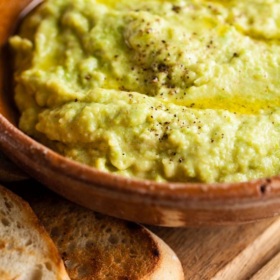 Broad bean (fava bean) hummus