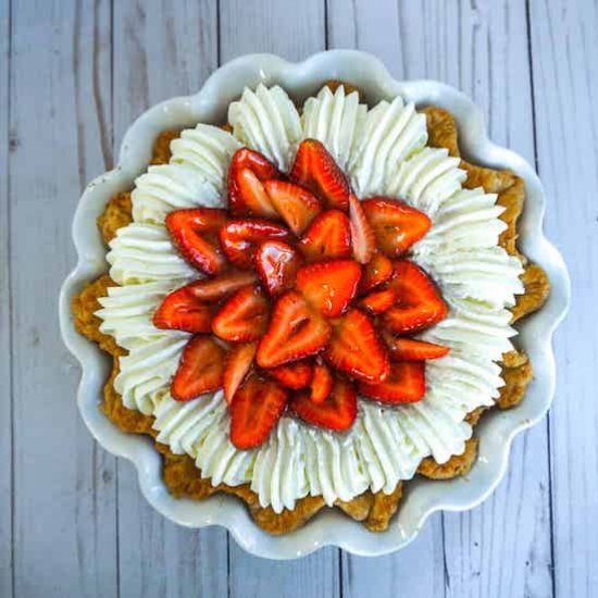 Fresh Strawberry Banana Cream Pie