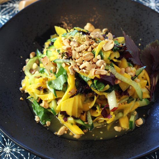 Sweet and spicy mango salad