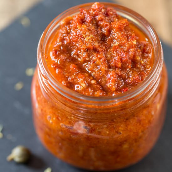 Vegan sun-dried tomato pesto