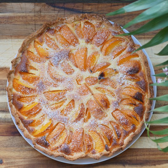 Apricot tart with almond cream