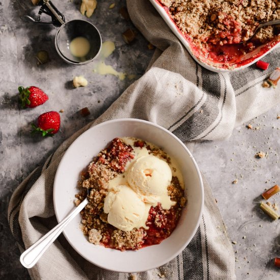 Rhubarb & Strawberry Oat Crumble