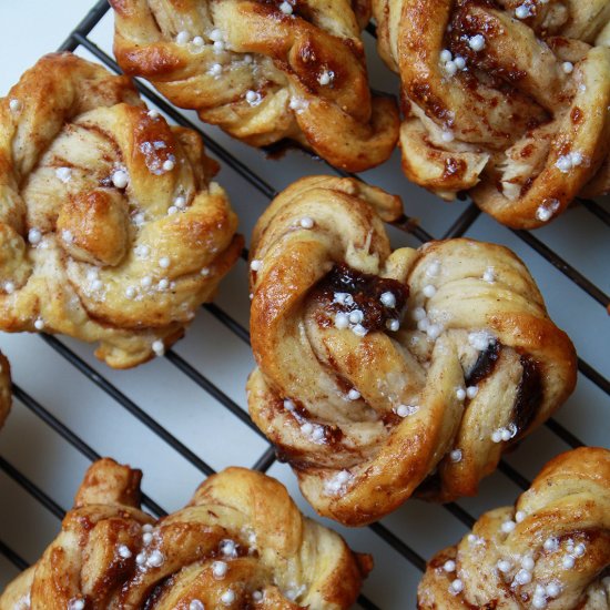 Cardamom Fig Cinnamon Buns