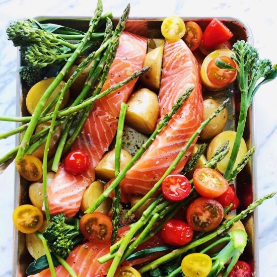 Easy Salmon Sheet Pan Dinner