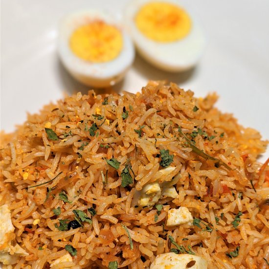 Flavorful pulao with seared eggs!