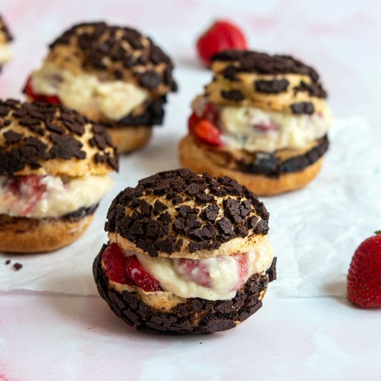 Neopolitan cream puffs