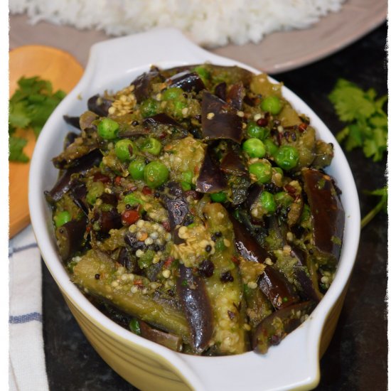 Eggplant/Aubergine-Green Peas Curry