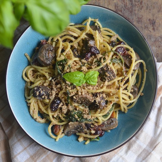 Pasta with arugula and almonds