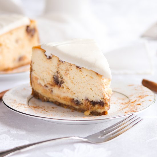 Cinnamon Roll Cheesecake