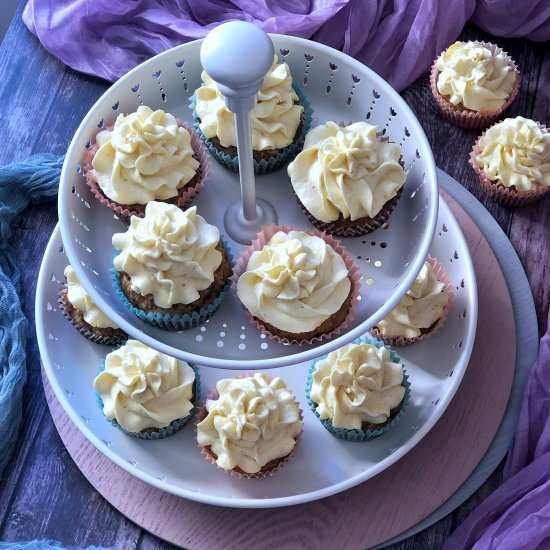 Healthier mini cakes w/ mango icing