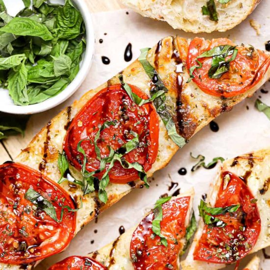 CAPRESE GARLIC BREAD