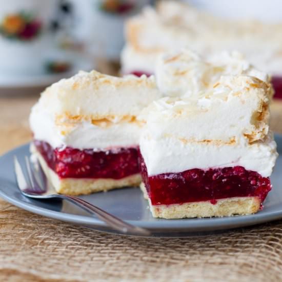 Raspberry cloud cake