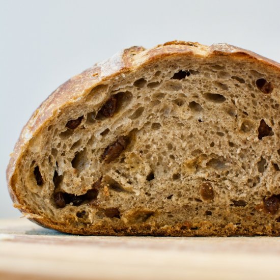 Cinnamon Raisin Dutch Oven Bread