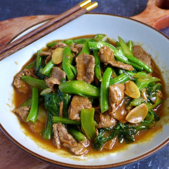 Beef & Chinese broccoli stir-fry