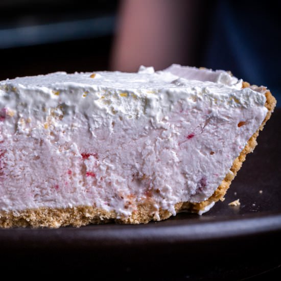 Frozen yogurt pie