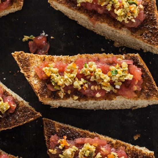 Pan con Tomate & Olive Tapenade