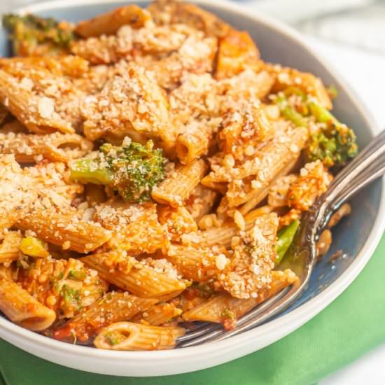 Chicken penne pasta with broccoli