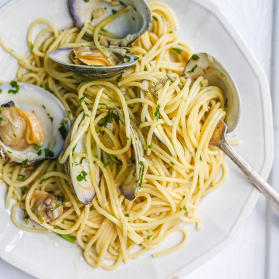 Spaghetti with Clams: 5 Ingredients