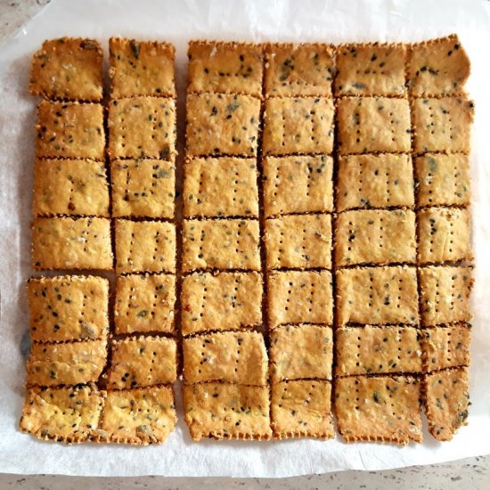 GLUTEN-FREE CRUNCHY CRACKERS