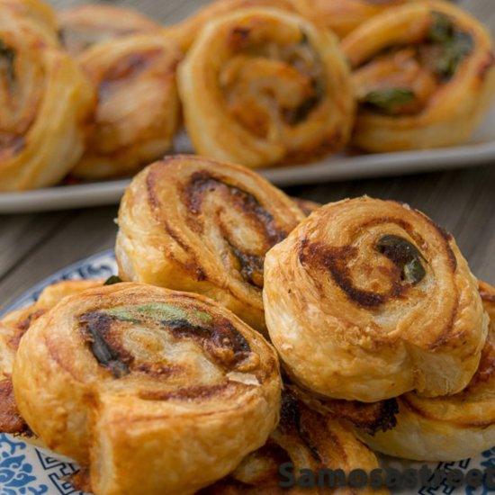 BAKED SPINACH AND CHEESE PINWHEELS