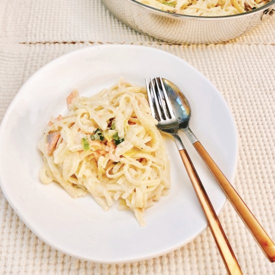 Smoked salmon with linguine pasta