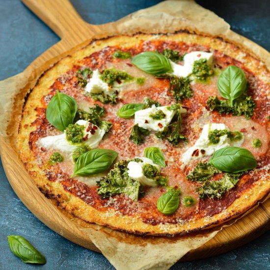 CAULIFLOWER PIZZA WITH SPINACH