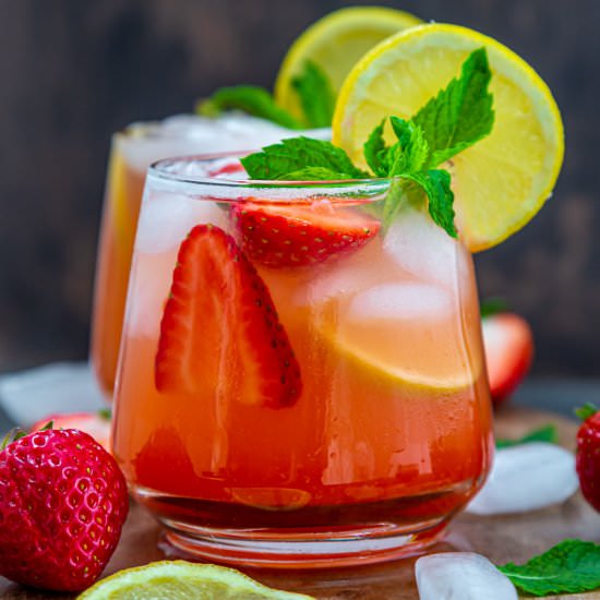 Sparkling Strawberry Lemonade