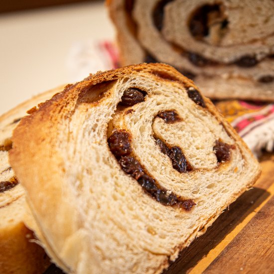 Cinnamon Raisin Swirl Bread