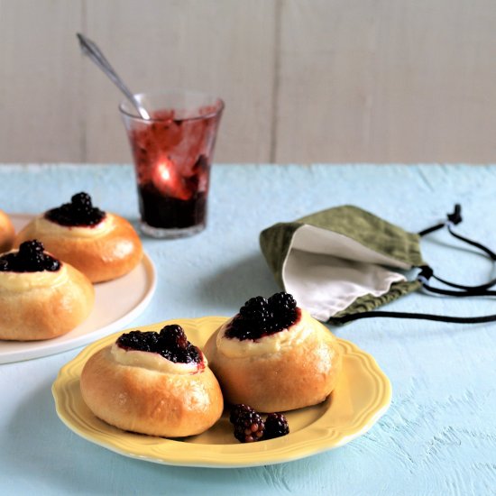 blackberry cream cheese kolaches