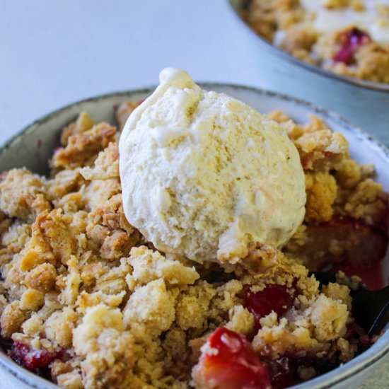 The best plum oat crumble