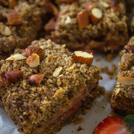 Almond Strawberry Rhubarb Crisp Bar