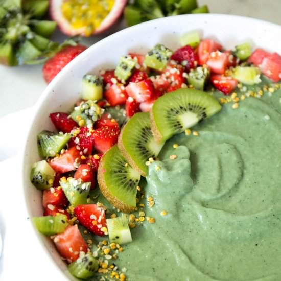 Pineapple & Spirulina Smoothie Bowl