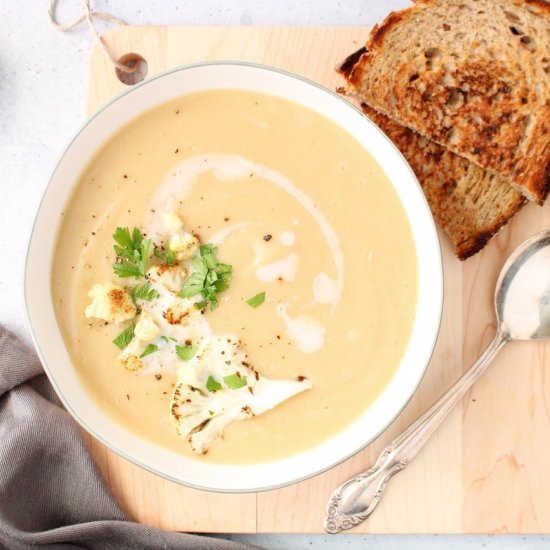 Creamy vegan cauliflower soup