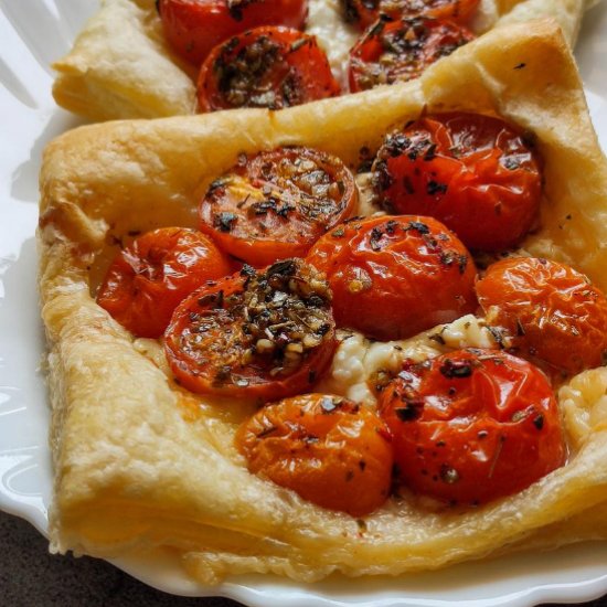 Tomato puff pastry tart