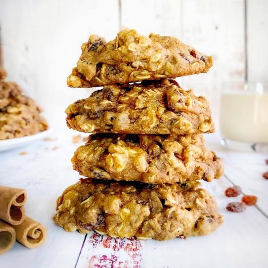 Vegan Oatmeal Raisin Cookies