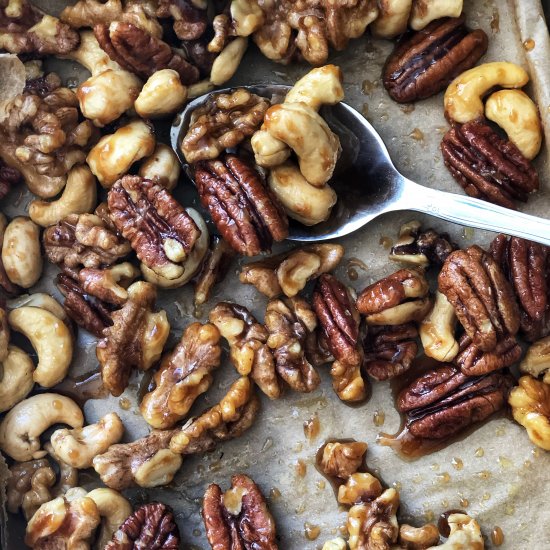 Sweet and salty mixed nuts