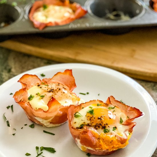 Super Easy Ham and Egg Cups