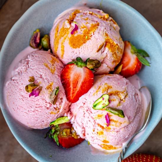 Strawberry Mango Swirl Icecream