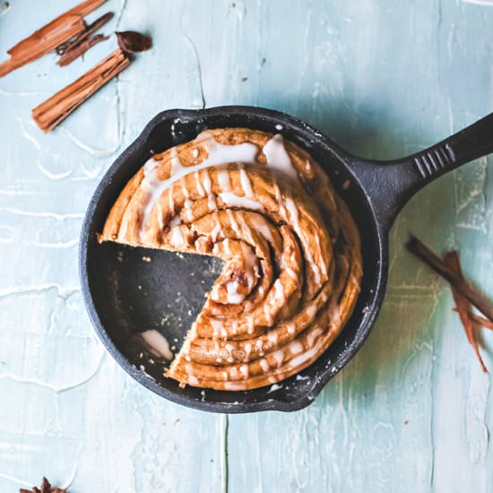 Apple Cider Cinnamon Roll Cake