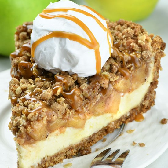 Apple Crisp Cheesecake Pie