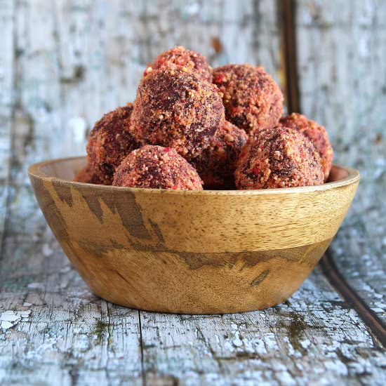 Berry Energy Balls – vegan