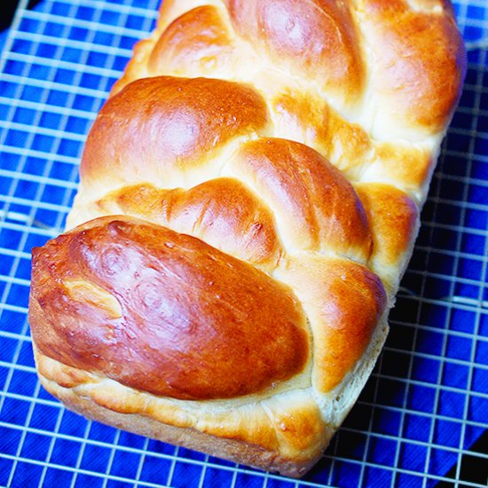 Fluffy challah bread