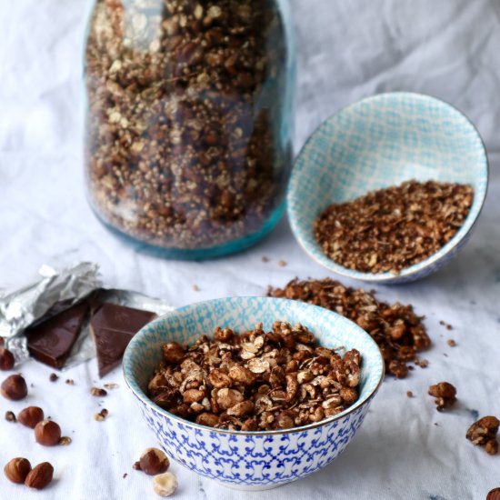 Healthy no-sugar chocolate granola