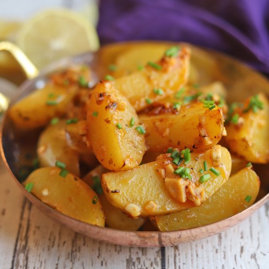 Lemony potatoes with garlic