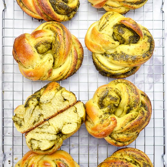 Pesto Babka Buns