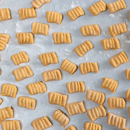 how to make and form gnocchi