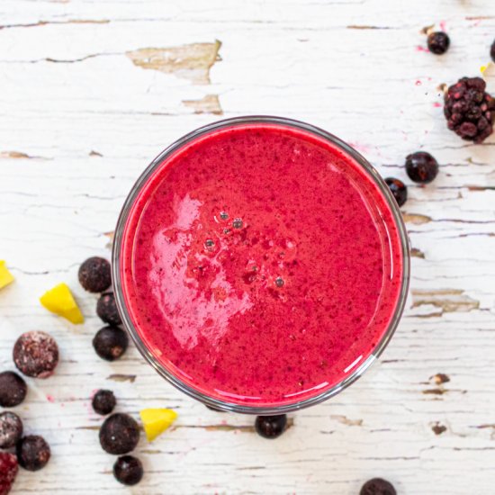 Red berry smoothie with ginger