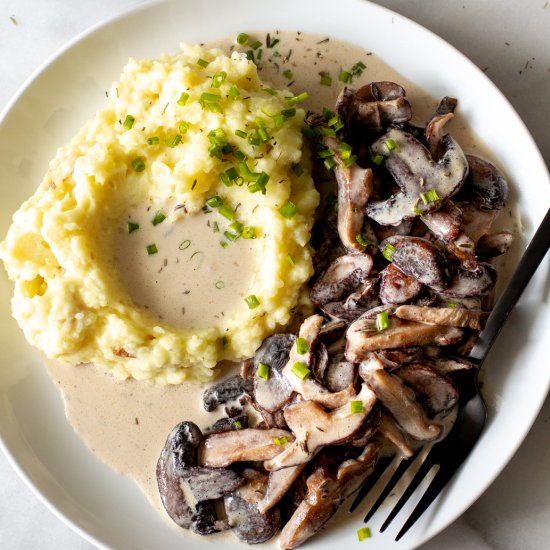 Creamy Mushrooms with Mashed Potato