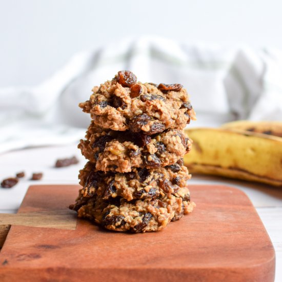 Easy Vegan Oatmeal Raisin Cookies