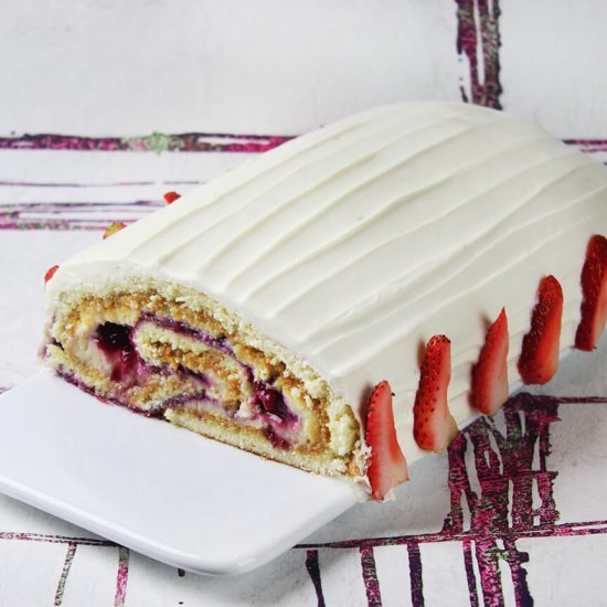 Berries cake roll